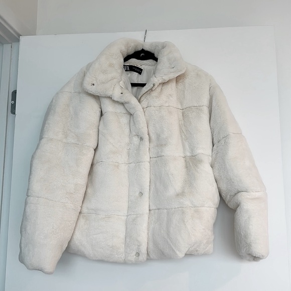 Zara Jackets & Blazers - White Zara Faux Fur Bomber Jacket